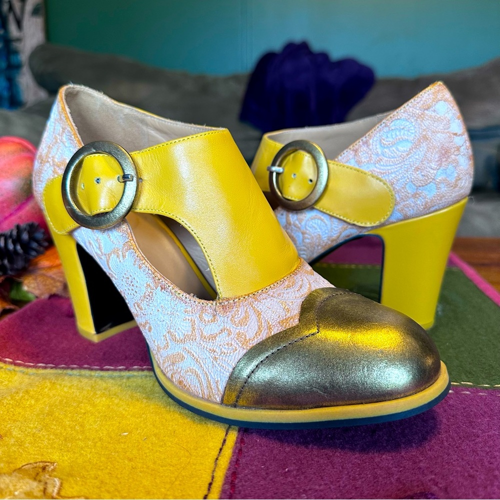 Fluevog Attic Joyce Buckled Heel with Scalloped Toe in Gold 💛